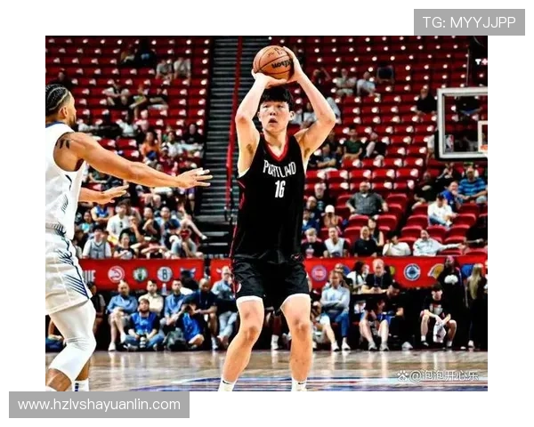 马修斯强攻篮下遭杨瀚森超级大帽封盖精彩瞬间回顾